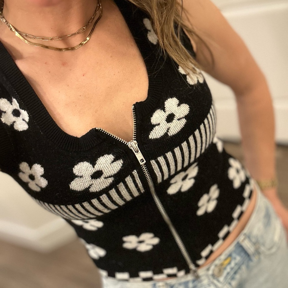 Sage & Oak Black and White Flowers Zipper Vest Top
